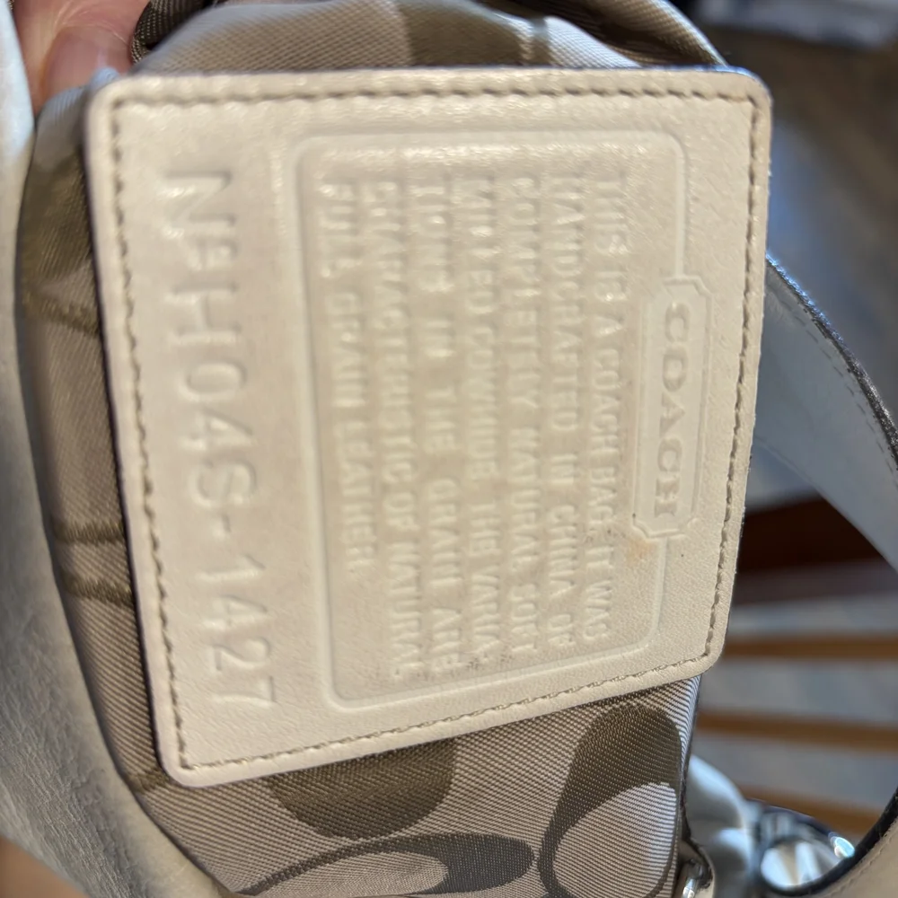 Coach Cream Leather Shoulder Hobo Bag - Picture 4 of 6